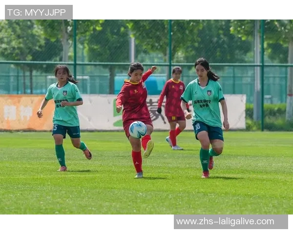 激情四溢的高中足球联赛展现青春风采与团队精神的完美结合